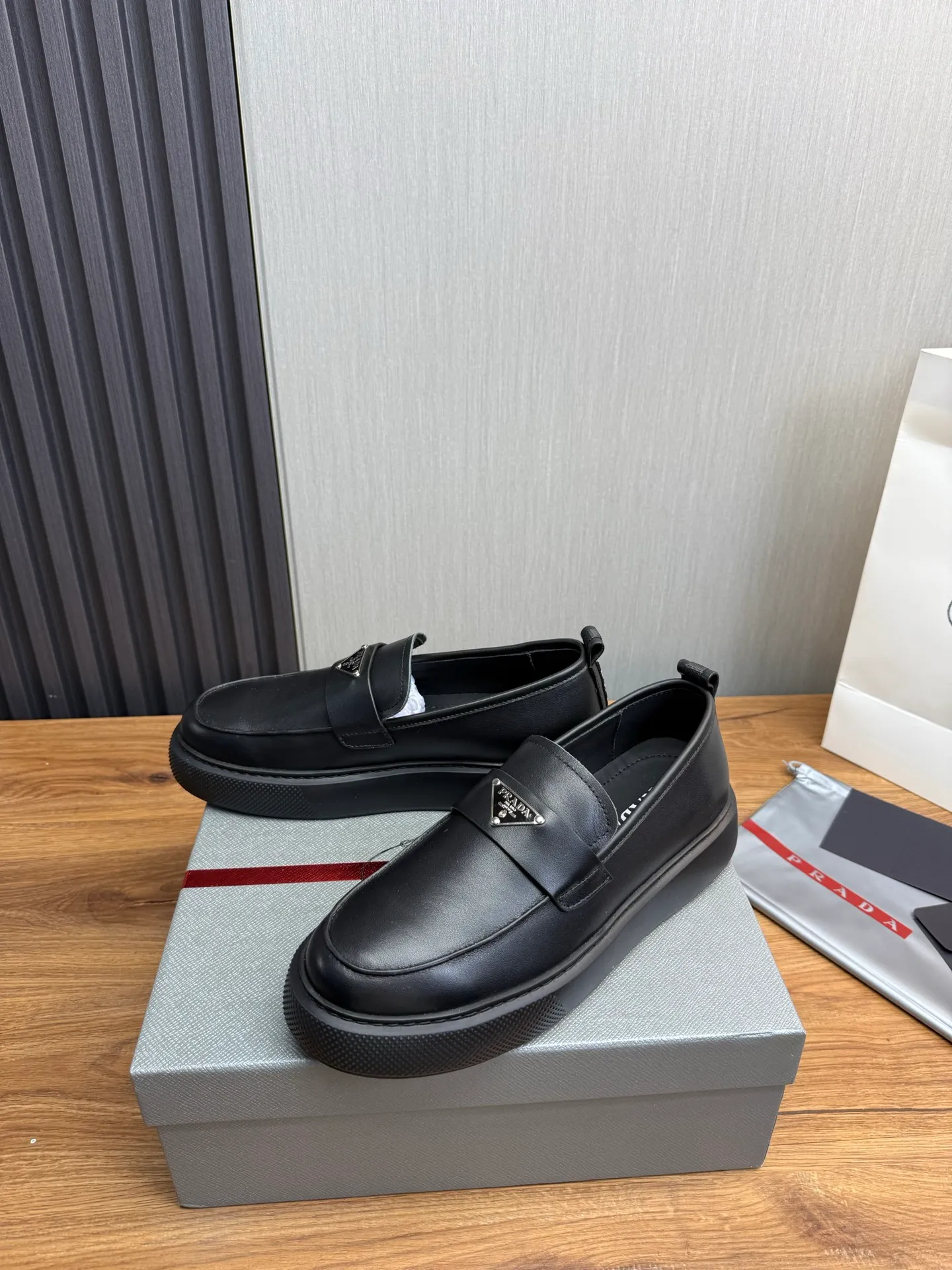 Factory price 580💰 [PRADA] Men's shoes are popular in the counter, official website is synchronized, 1 high-quality shipment ✔️Original cowhide + cowhide lining, 1🆚1 replica, original sole, 38-45 (45 customized, non-refundable)